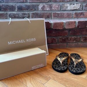 Michael Kors Gold MK Logo Jet Set Print Flip Flop Sandals
